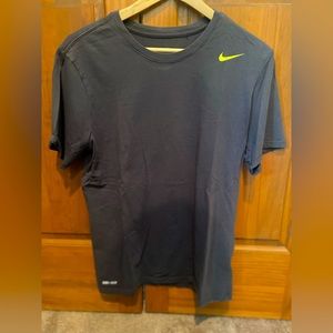 The Nike Tee. Gray size medium.